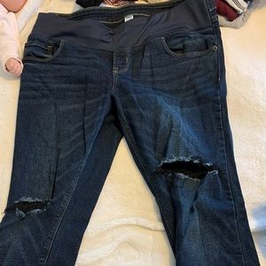 Under belly distressed maternity jeans